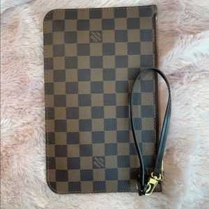 Louis Vuitton neverfull pouch wristlet